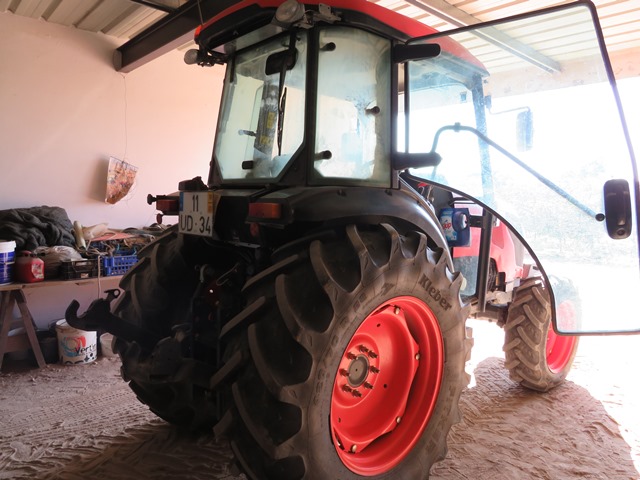 Aquisição de trator e triturador de vides